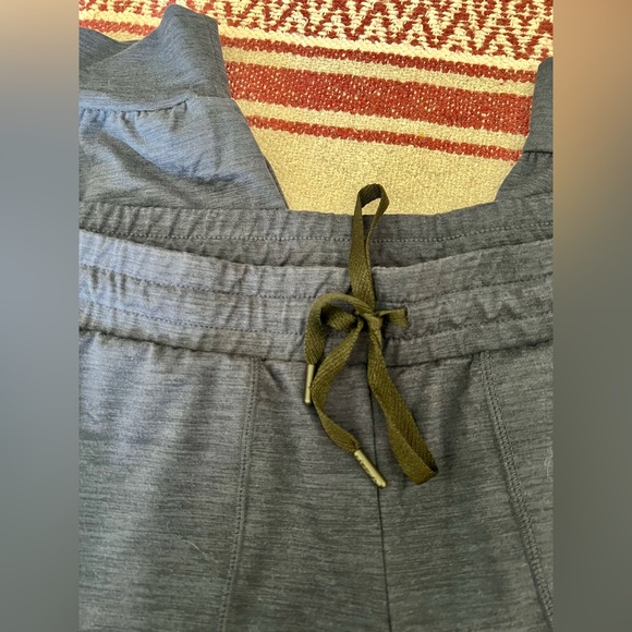 EUC Torrid Active crop joggers. Size 1. Navy color. Only worn once! - Picture 2 of 5